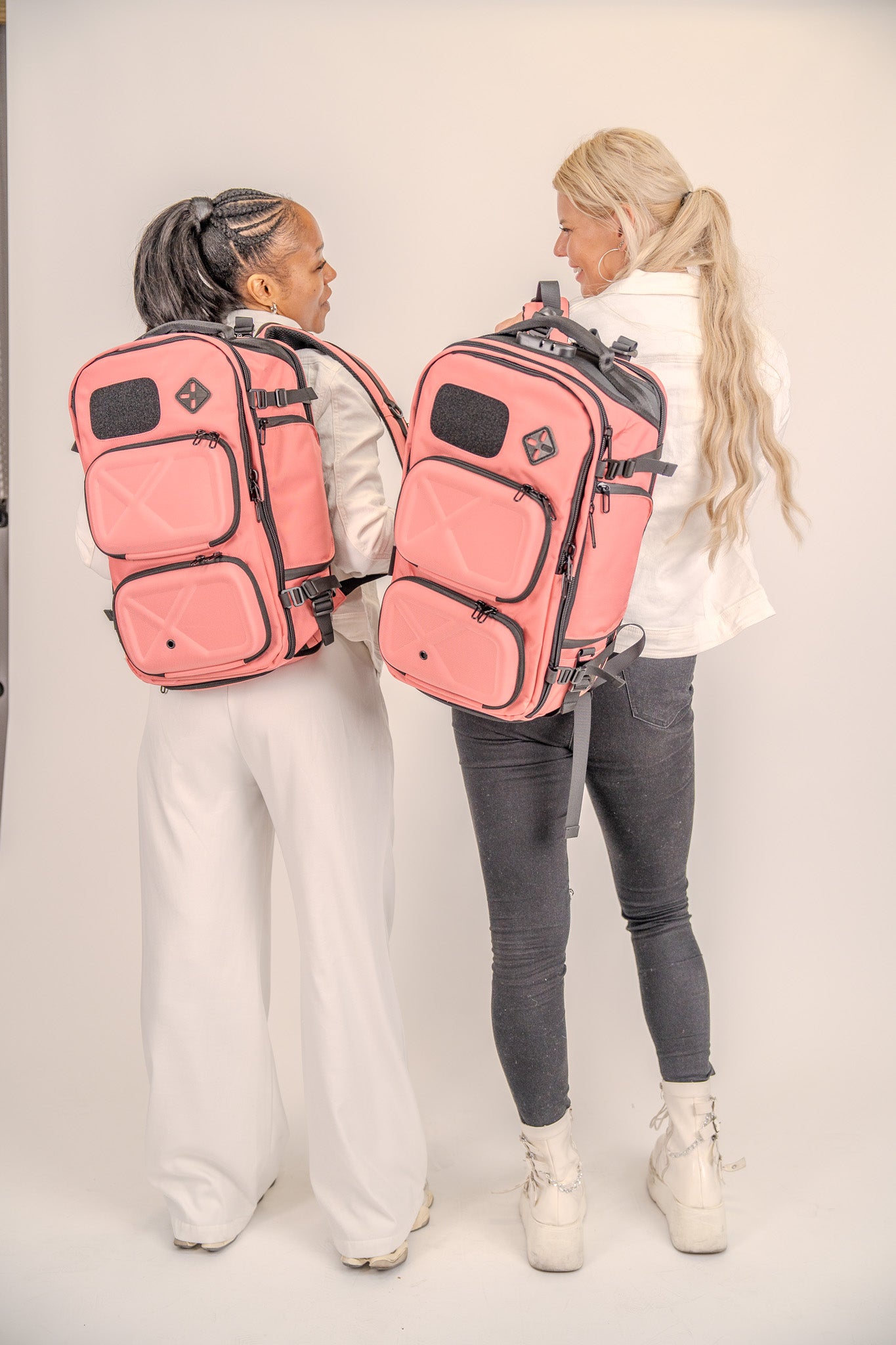 The Backpack Islanders Guava Intense – Veria Travel